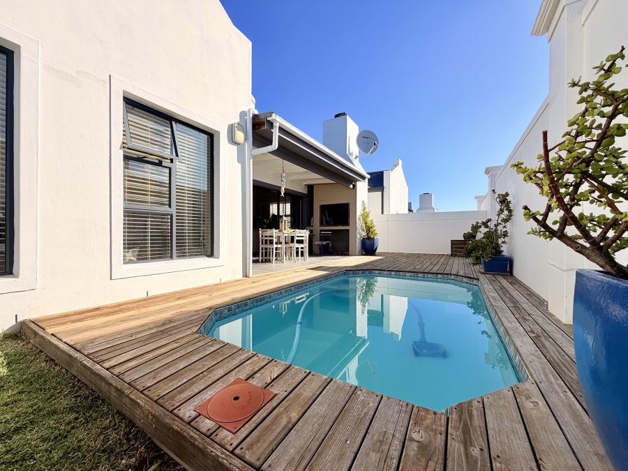 3 Bedroom Property for Sale in Sandbaai Western Cape